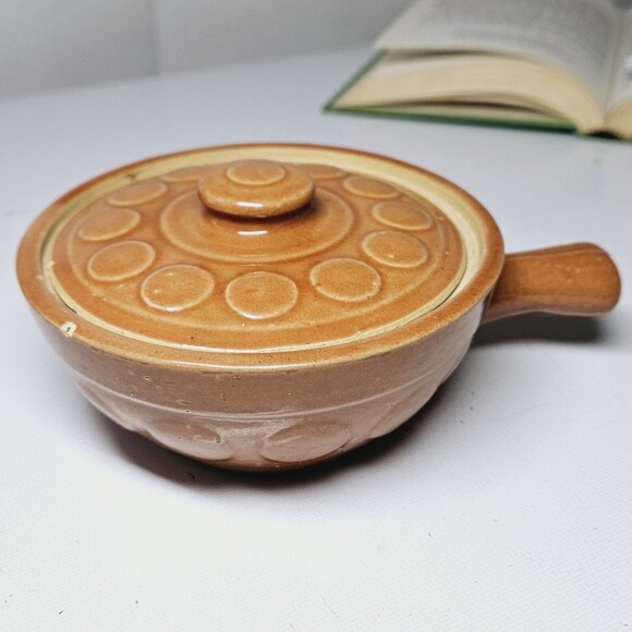 Vintage USA Stoneware Lidded  Pottery Soup Chili Bean Crock Terracotta Medallion - Picture 10 of 11